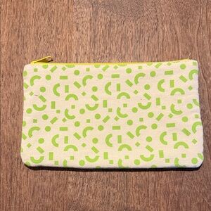 ZIPPED POUCH